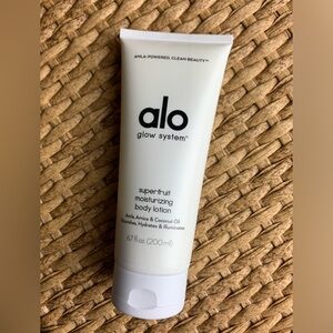 Alo Glow System Superfruit Moisturizing Body Lotion